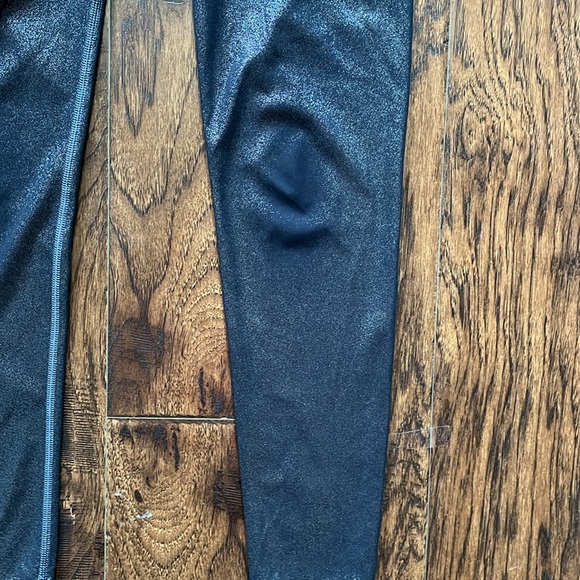 Victoria’s Secret sport knockout leggings, size small - Picture 3 of 6